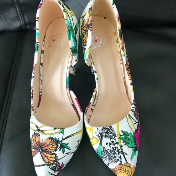 Pumps/heels size 7 - Picture 2 of 4